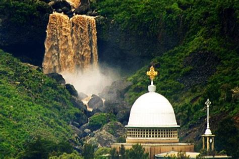 ¡Sumérgete en la Historia y la Naturaleza del Monasterio de Debre Libanos!