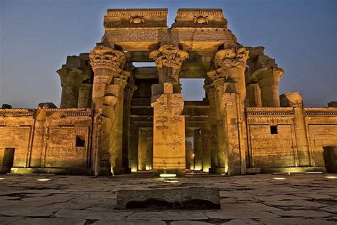 ¡Descubre la magia del Templo de Kom Ombo, un fascinante monumento con dos caras!