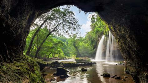 ¡Sumérgete en la Historia y la Naturaleza Exuberante del Parque Nacional Khao Yai!