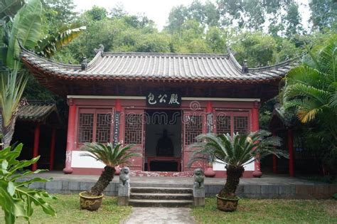 ¡Sumérgete en la Historia y la Naturaleza en el Templo de Baogong!