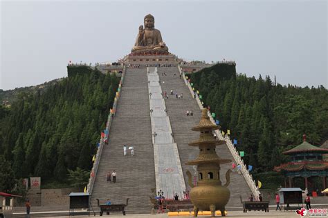 ¡Sumérgete en la Historia y la Naturaleza con el Templo de la Montaña de Nanshan!