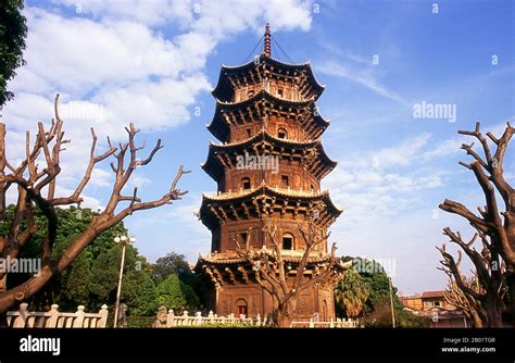 ¡Sumérgete en la historia y la belleza del Templo de Kaiyuan en Quanzhou!