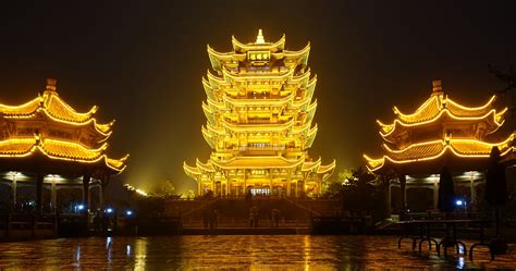 ¡Sumérgete en la Historia y la Belleza del Templo de la Gran Felicidad en Wuhan!