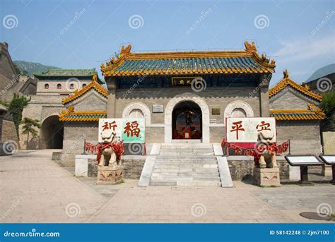 ¡Sumérgete en la historia y la belleza del Templo Zhenwu en Liaoyang!