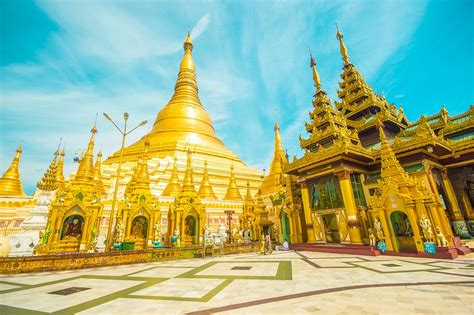 ¡Sumérgete en la historia y la majestuosidad de la Pagoda del Dragón Dorado en Haidong!