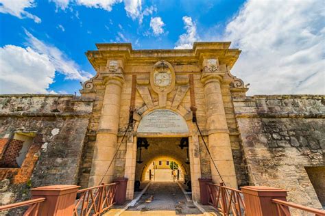 ¡El Castillo de Tinapa: Un refugio histórico con vistas panorámicas!