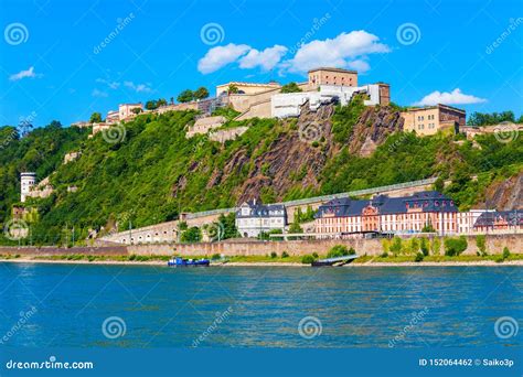 El Fuerte de Ehrenbreitstein: Un viaje histórico con vistas panorámicas a la ciudad de Koblenz!