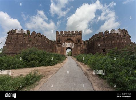 El Fuerte de Rohtas: Una Fortaleza Histórica Impresionante en la Ciudad de Yar Muhammad