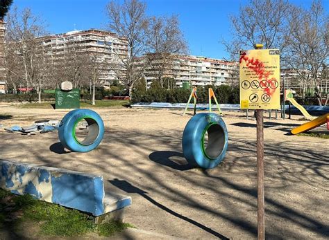  ¡El Parque de la Paz: Un oasis de tranquilidad en el corazón bullicioso de Beihai!