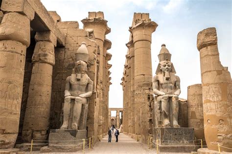  El Templo de Luxor: Una Joya Egipcia Que Resuena con Historias Milenarias