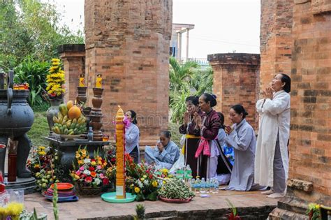 El Templo de Xiem! Un Oasis de Paz en la Ciudad de Nha Trang