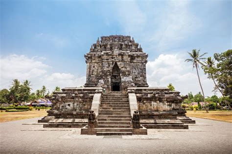  El Templo Mendut: Un Viaje al Pasado en las Profundidades de Java Central