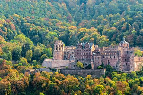 ¡Sumérgete en la historia con el Castillo de Heidelberg, una joya medieval en las colinas de Alemania!