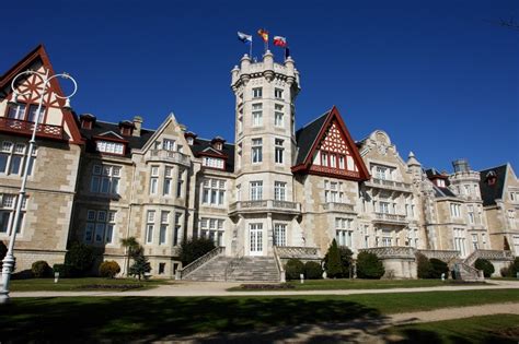 El Palacio de la Magdalena: ¡Una Joya Art Nouveau con Vistas al Mar Cantábrico!