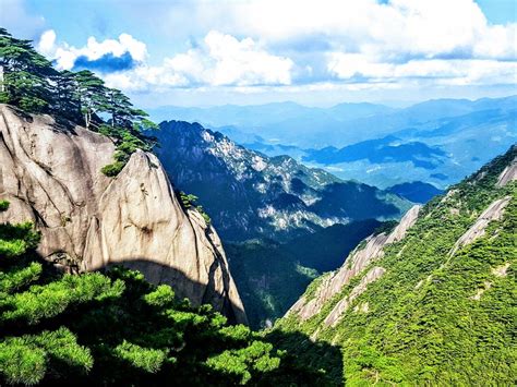  ¿Anhelas la majestuosidad de una montaña sagrada y un lago sereno? ¡Visita el Monte Huangshan en Chizhou!